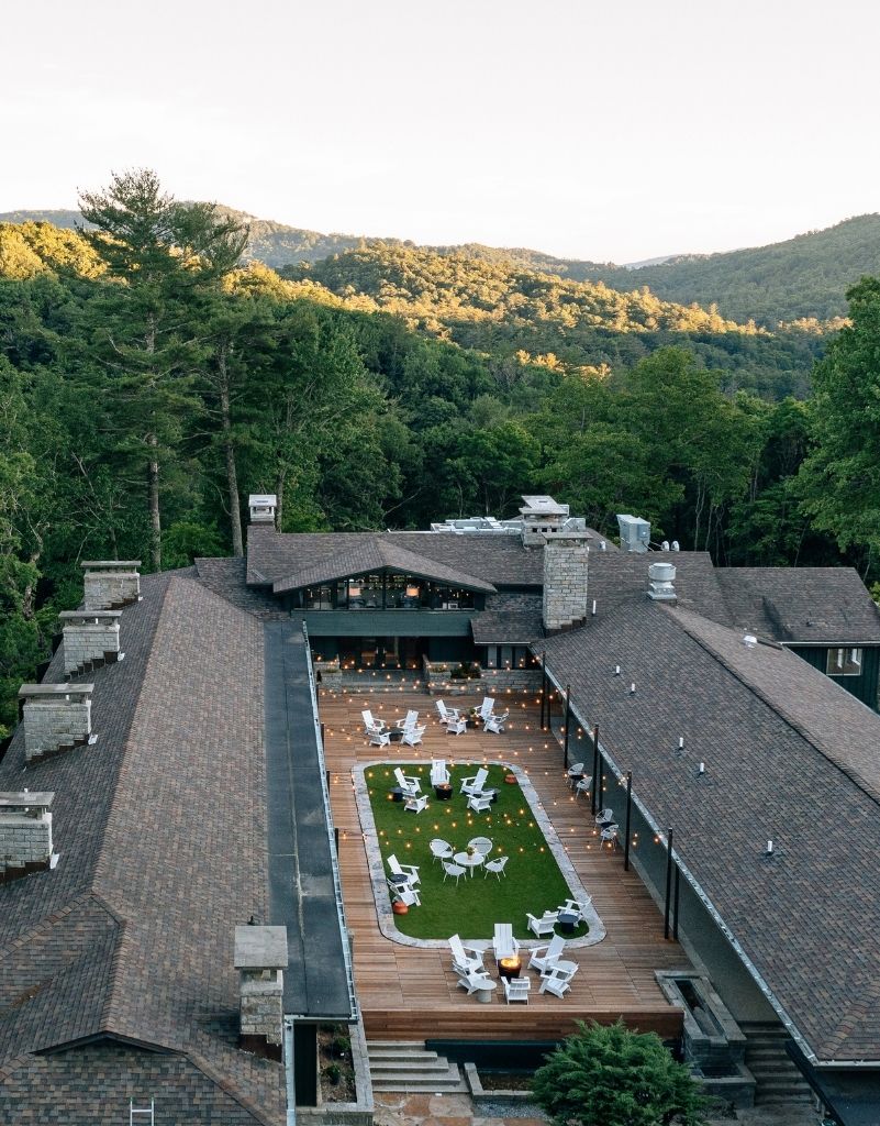 Overview of Skyline Lodge Looking Over The Mountains